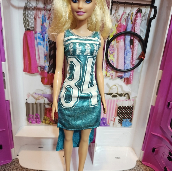 Barbie - Picture 3 of 5